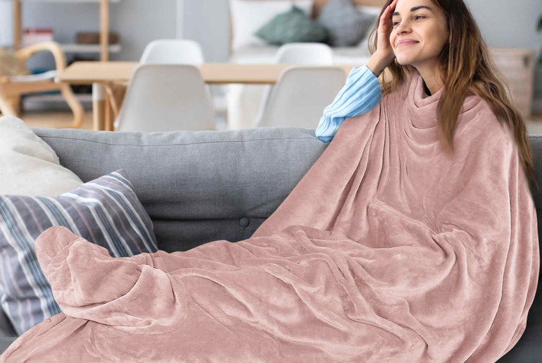 Fleece Travel Blanket with Foot Pockets