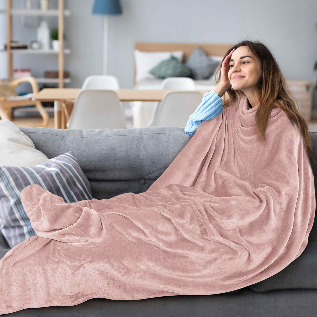 Fleece Travel Blanket with Foot Pockets
