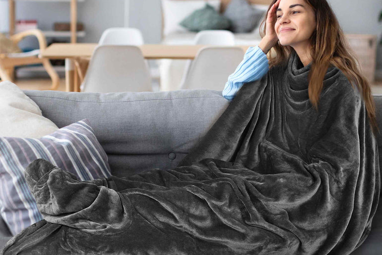 Fleece Travel Blanket with Foot Pockets