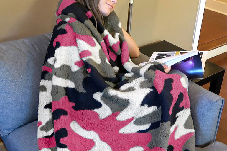 Camo Sherpa Summer Throw Blanket product image 10