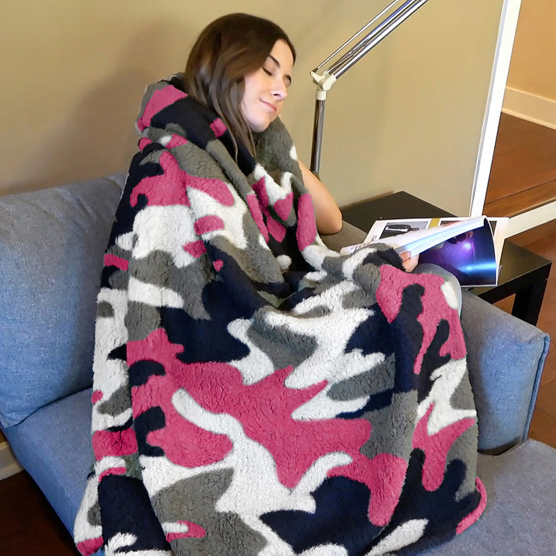 Camo Sherpa Summer Throw Blanket product image 10