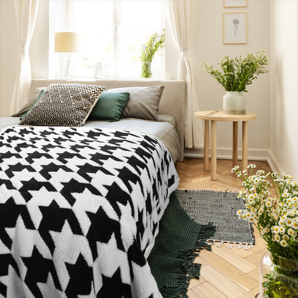 Houndstooth Sherpa Throw Blanket detail view