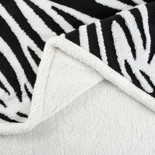 Houndstooth Sherpa Throw Blanket product image 18