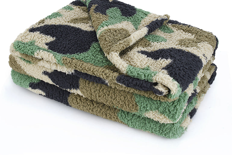 Camo Sherpa Summer Throw Blanket - Sports and Outdoors product photo