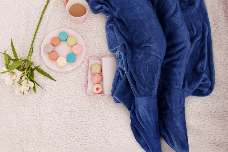 Fleece Travel Blanket with Foot Pockets